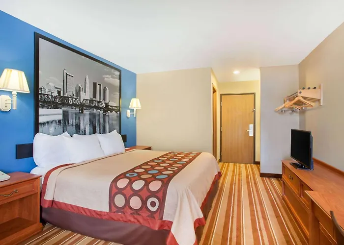 Super 8 By Wyndham Defiance