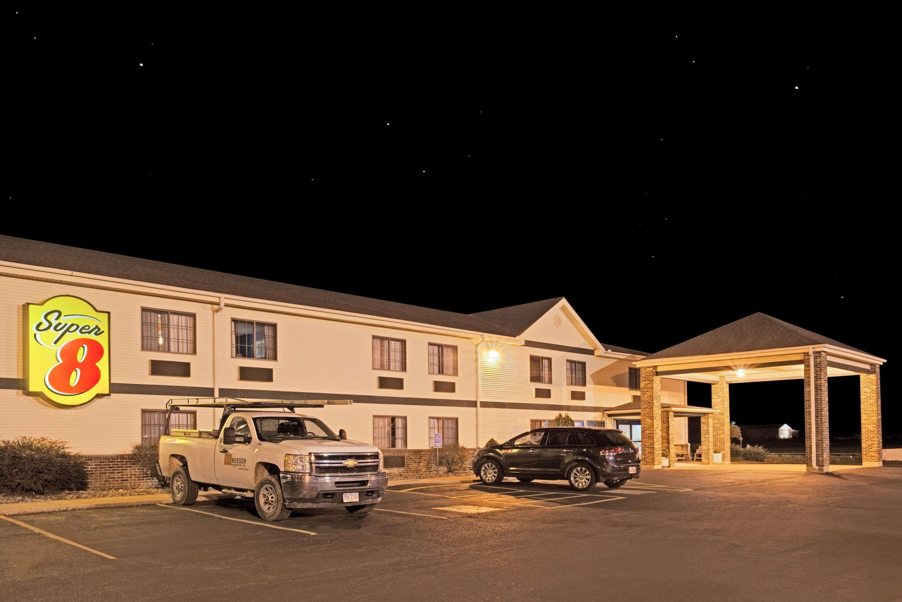 Super 8 By Wyndham Hotel Defiance